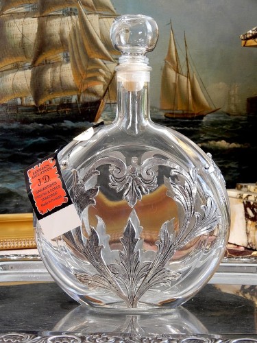 Ozdobna karafka do whisky, koniaku i nalewek łączy masywne szkło z elegancką portugalską dekoracją.