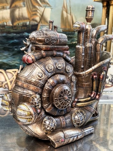 ślimak w stylu steampunk