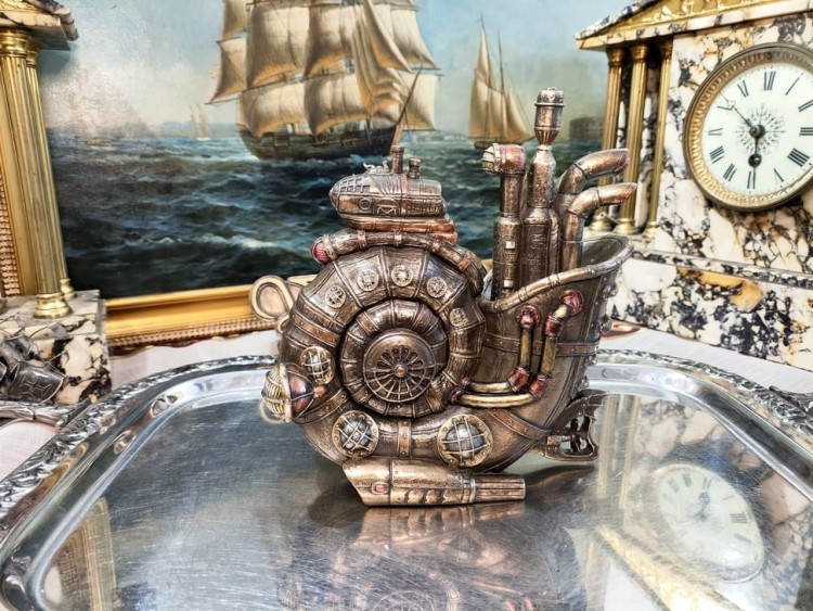 Piękna figurka steampunk ślimak