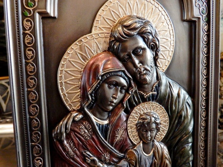 Religijna ikona Świętej Rodziny z ręcznie malowanymi detalami postaci.