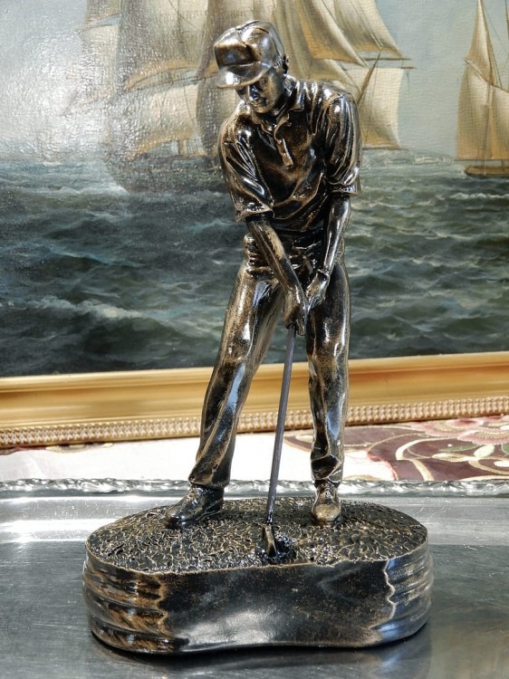 kup figurkę dla golfisty