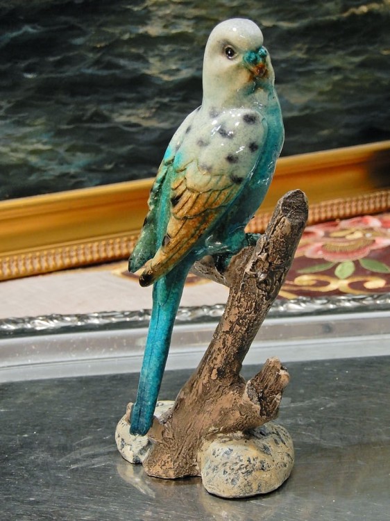 niebieska papuga porcelanowa na prezent