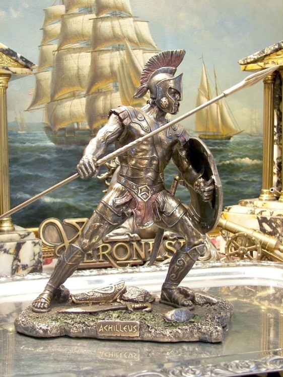 Achilles atakujący figurka herosa