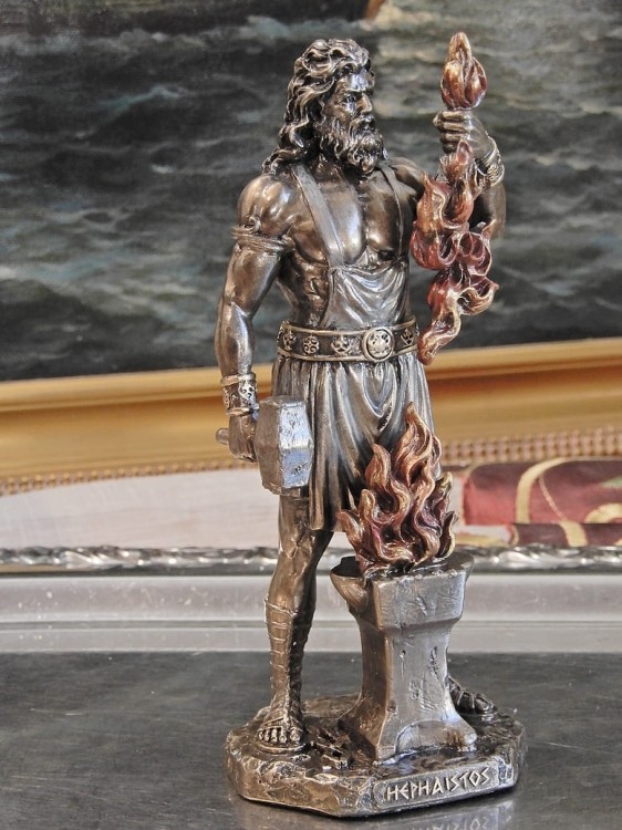 piękna figurka Hefajstosa