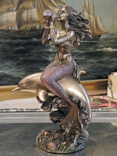 figurka secesja syrena na delfinie