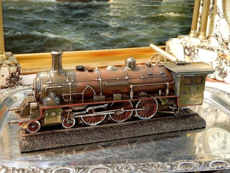 piękny model parowozu od Veronese