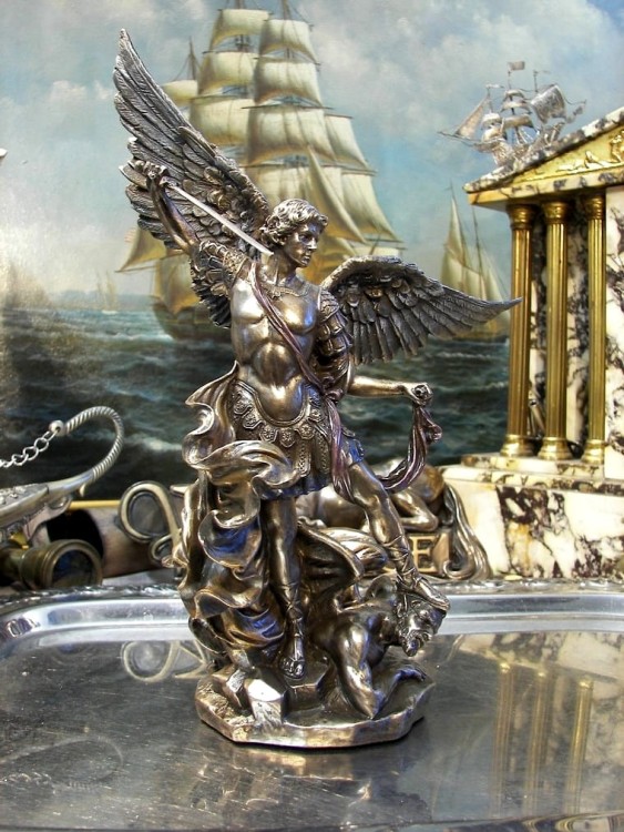 Rewelacyjna figurka św. Michała Archanioła z mieczem