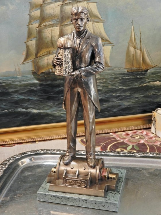 Nikola Tesla figurka Veronese