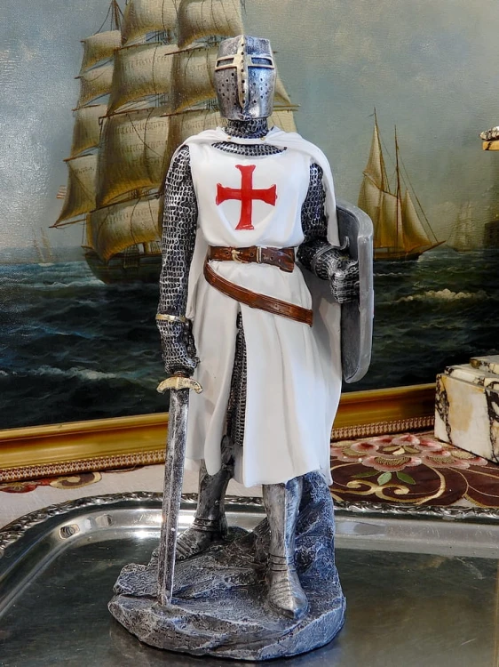 dekoracja średniowieczna figurka templariusza