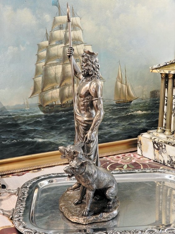 Hades z cerberem figurka dla nauczyciela historii