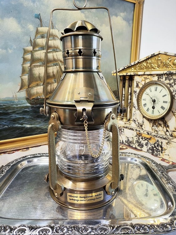 Lampa okrętowa replika z grawerunkiem