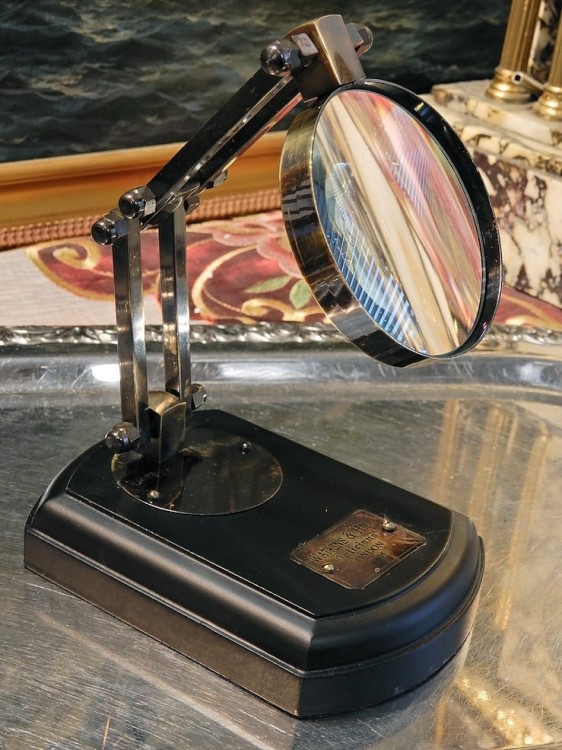 lupa na stelażu vintage