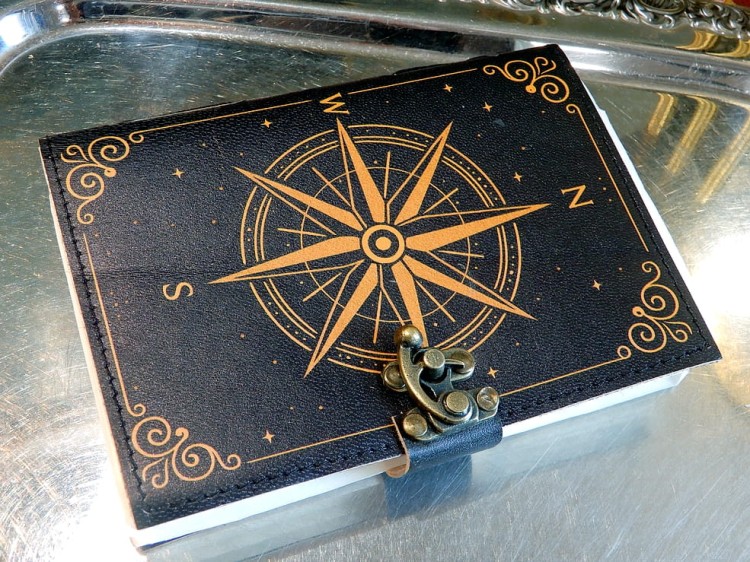 Dziennik z koziej skóry – miękka, elegancka oprawa, gotowa na każde warunki