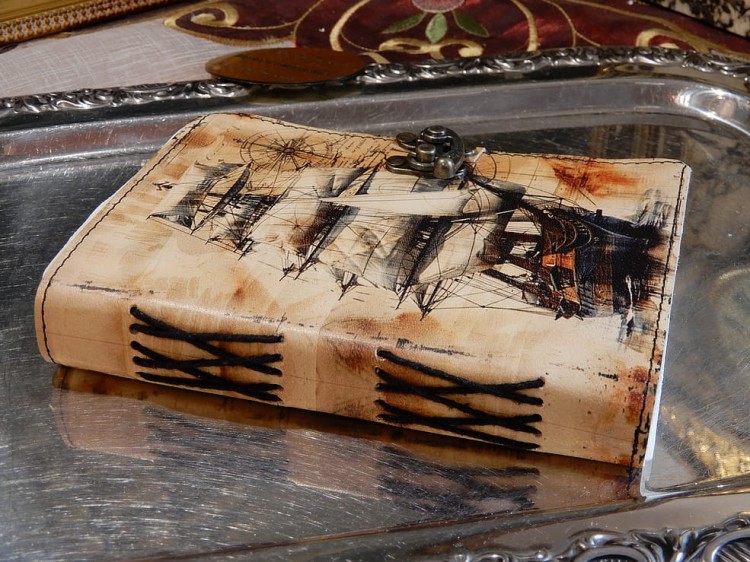 Pamiętnik z przesuwnym metalowym zapięciem