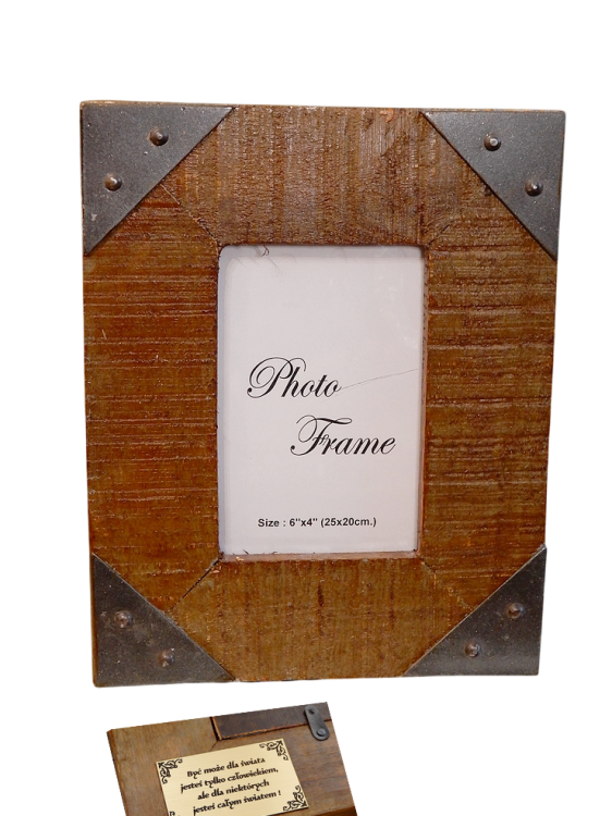 Ramka rustykalna z industrialnym sznytem – dekoracja z charakterem