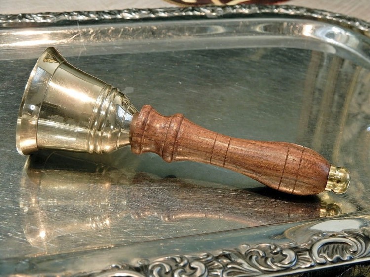 dzwonek szkolny z rączką