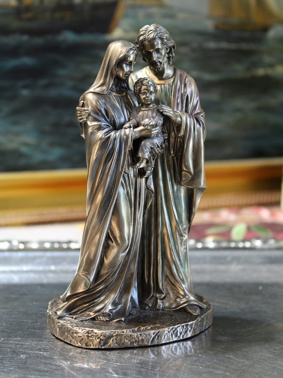 Święta Rodzina jako elegancka ozdoba religijna dla kapłana, siostry lub rodziny