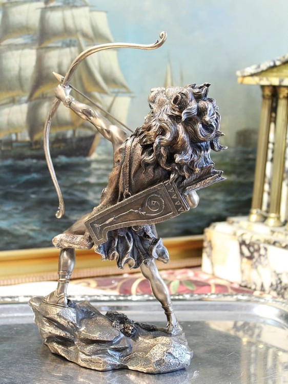 Mitologiczna figurka Herkulesa w dynamicznej pozie, prezent dla pasjonata antyku