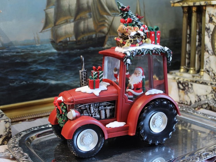 Figurka świąteczna traktor z Mikołajem ozdoba bożonarodzeniowa dla kolekcjonera i dzieci