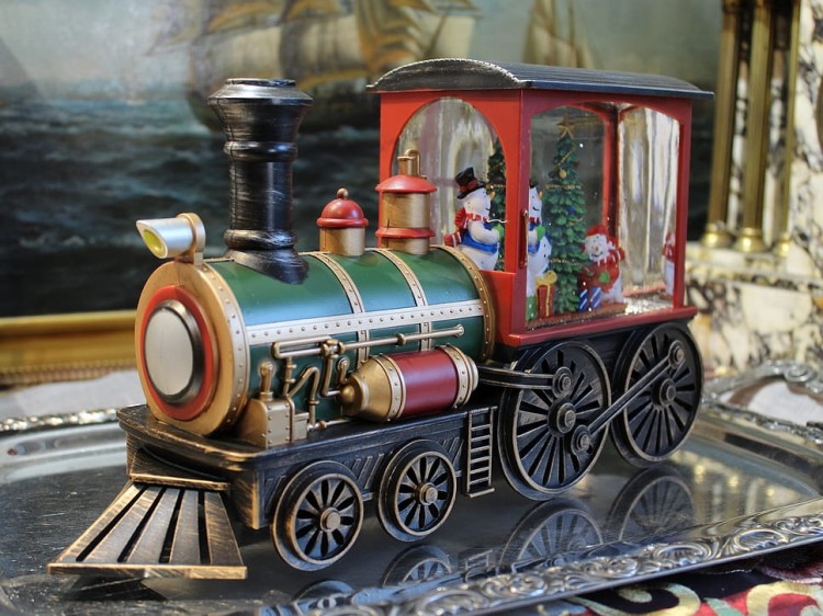 Figurka lokomotywy bożonarodzeniowej z pozytywką i 8 melodiami prezent dla rodziny
