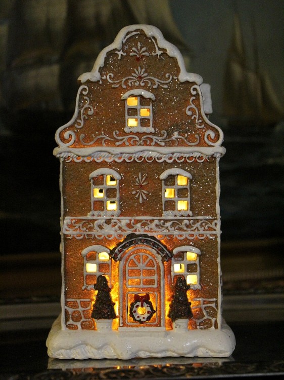 Domek piernikowy LED idealny prezent dla rodziny na Boże Narodzenie