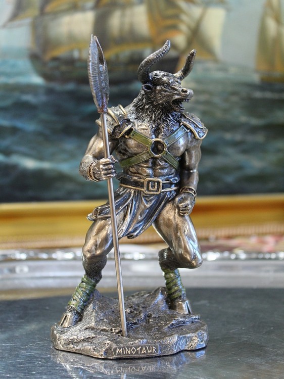 Minotaur z włócznią, elegancki prezent dla kolegi lub kolekcjonera