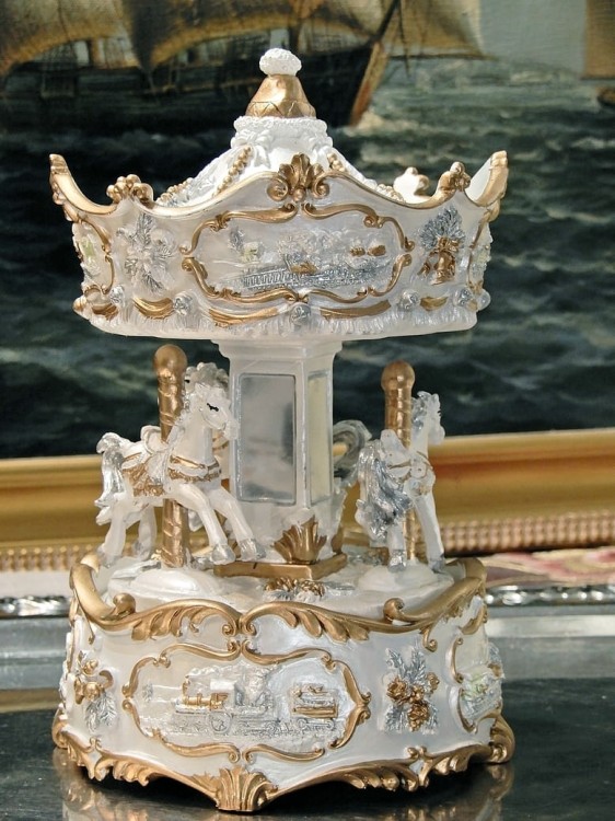 Karuzela z pozytywką z końmi, wyjątkowy upominek dla babci, dziadka lub osoby bliskiej