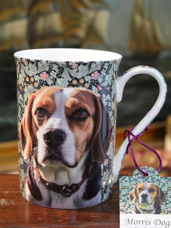 Elegancki kubek porcelanowy z beagle do kawy dla rodzinnego psiarza