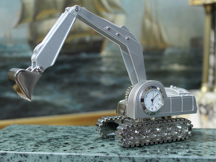 Solidny metalowy model koparki z zegarkiem, dekoracja warsztatu dla mechanika maszyn.