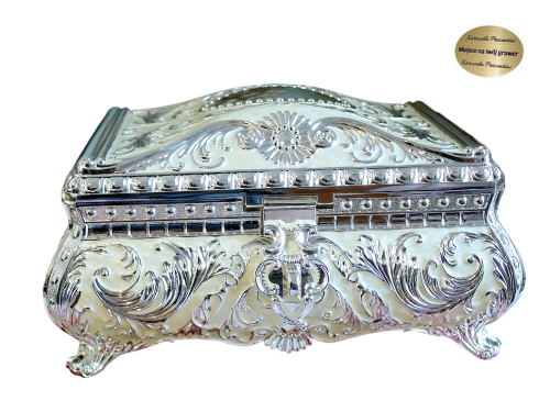 Duża szkatułka na biżuterię dla kobiety z kremowym wykończeniem i ornamentami