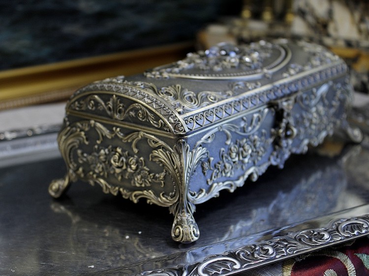 Elegancki upominek na biżuterię i pamiątki do domu i sypialni