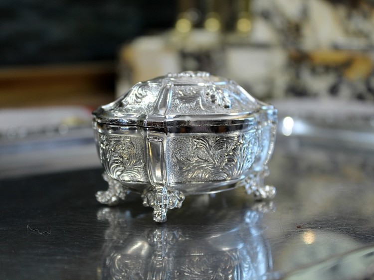 Pałacowa szkatułka dla przyjaciółki na prezent i kobiece drobiazgi