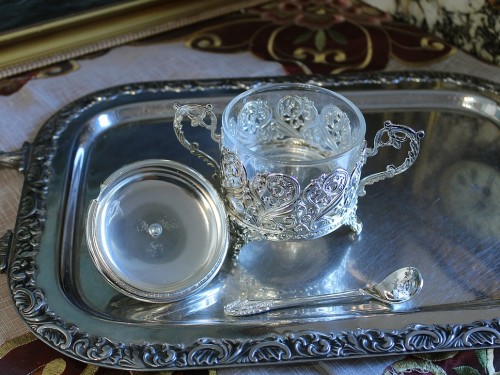 Cukiernica z pokrywką na stół do domu i eleganckiej jadalni