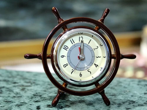 Zegar z kołem sterowym dla kapitana do gabinetu i salonu