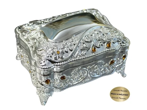 Posrebrzana szkatułka z imitacją bursztynu jako prezent dla dziewczynki