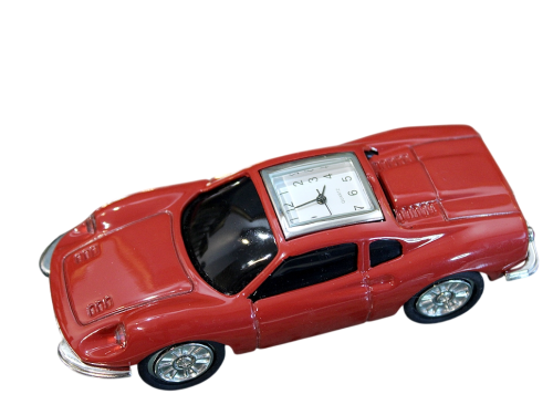 Czerwony zegarek w aucie retro dla fana motoryzacji i klasycznych modeli