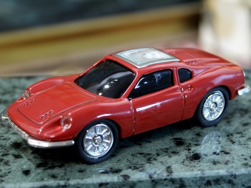 Biurkowy zegarek samochód dla mężczyzny do gabinetu, biura lub salonu