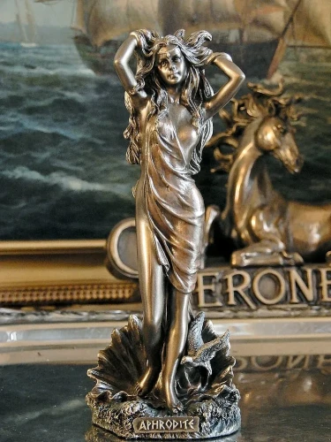 Statuetka Afrodyty Veronese do salonu, gabinetu i kolekcji mitologicznej
