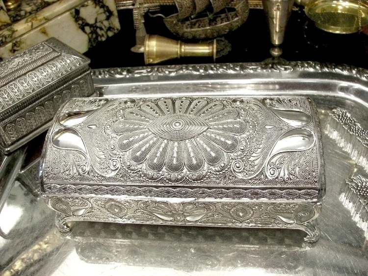 Oryginalna metalowa szkatułka platerowana srebrem na prezent ślubny
