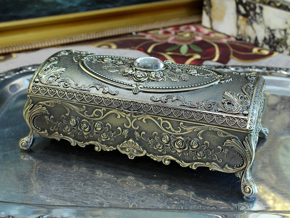 Elegancka szkatułka vintage na biżuterię dla mamy lub babci