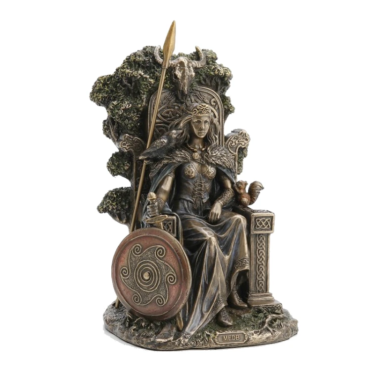 Rzeźba wojowniczej królowej Connacht z krukiem i celtyckimi zdobieniami dla kolekcjonera legend i kultury Celtów