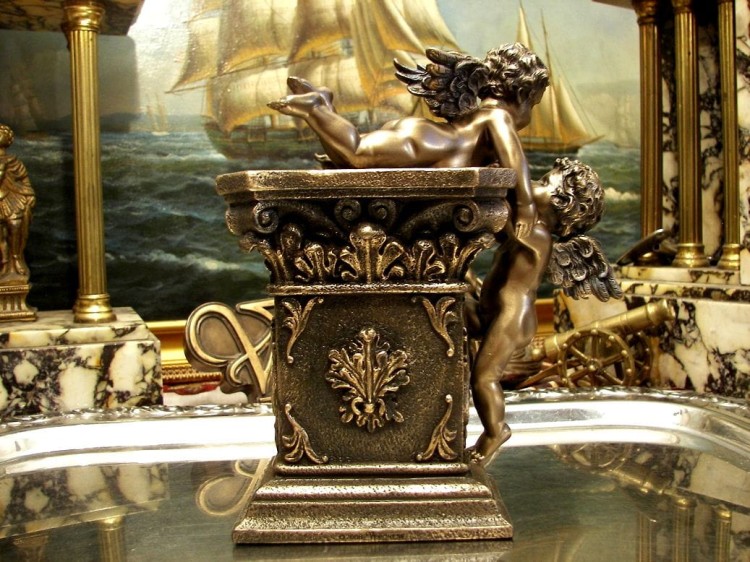 zegar figuralny z aniołkami