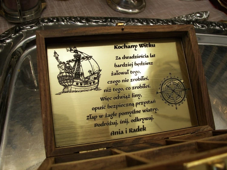 prezent urodzinowy grawerowanie grawer dedykacja