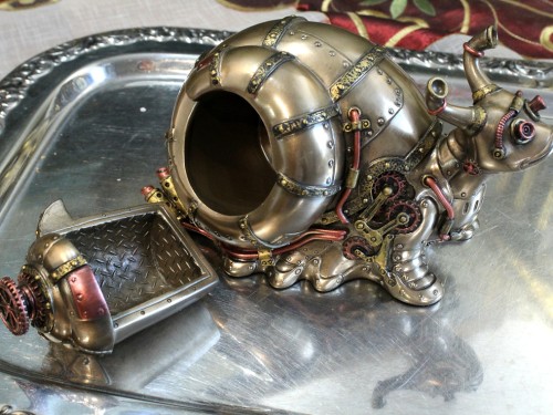 Figurka ślimaka steampunk ze skrytką w muszli, oryginalny prezent dla kolekcjonera fantasy i stylu retro