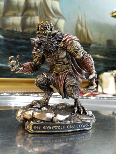 Likaon w postaci wilkołaka, bogato zdobiona figurka króla Arkadii dla fana mitologii greckiej i mrocznych legend.