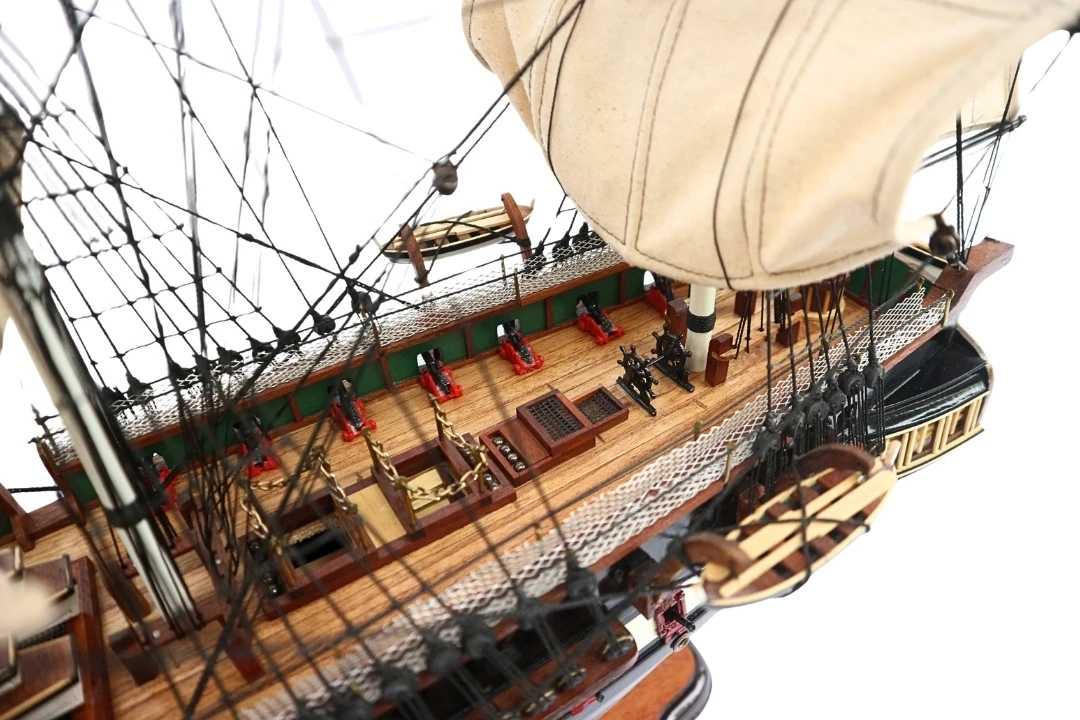 ekskluzywny-wielki-model-zaglowca-uss-constitution (11).jpg
