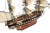 Model żaglowca USS Constitution z drewnianym kadłubem, rzędami dział, żaglami i bogatym takielunkiem