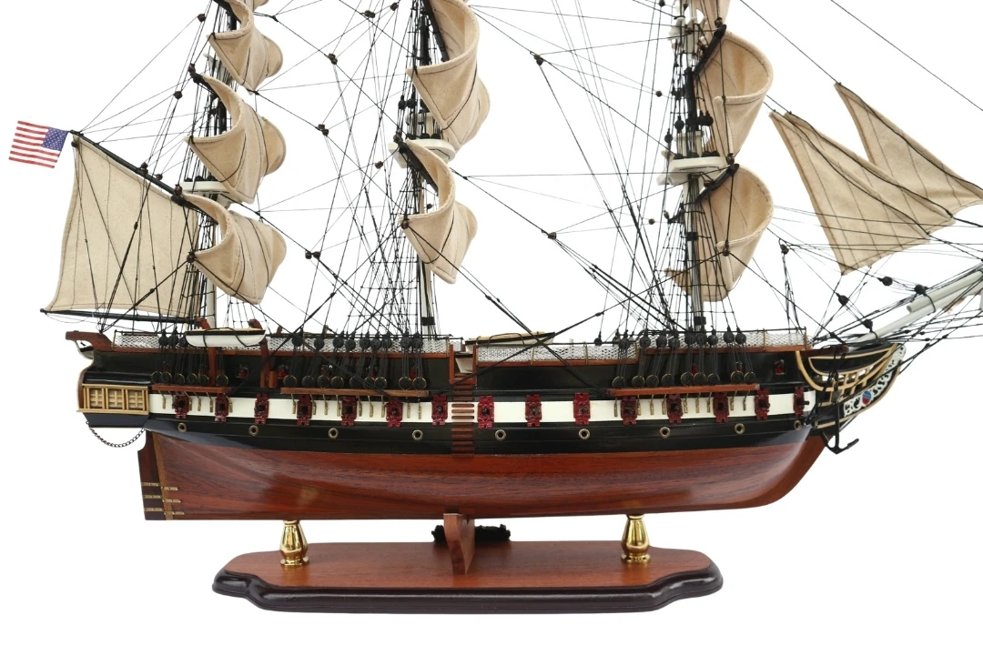 ekskluzywny-wielki-model-zaglowca-uss-constitution (4).jpg