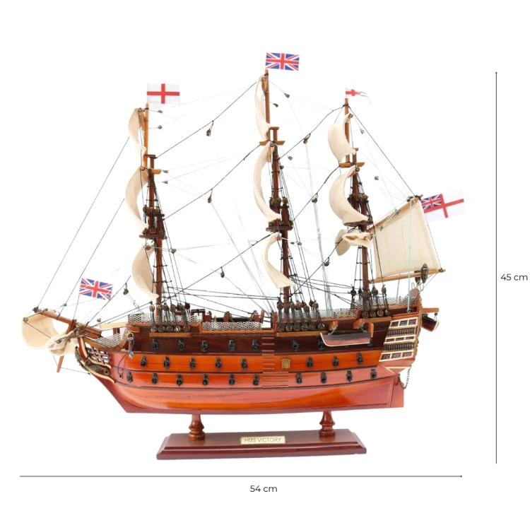 Model żaglowca HMS Victory 54 cm z trzema masztami, drewnianym kadłubem i tabliczką z nazwą okrętu