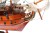 Model żaglowca HMS Victory z ozdobnym dziobem, kotwicą, drewnianym kadłubem i elementami takielunku